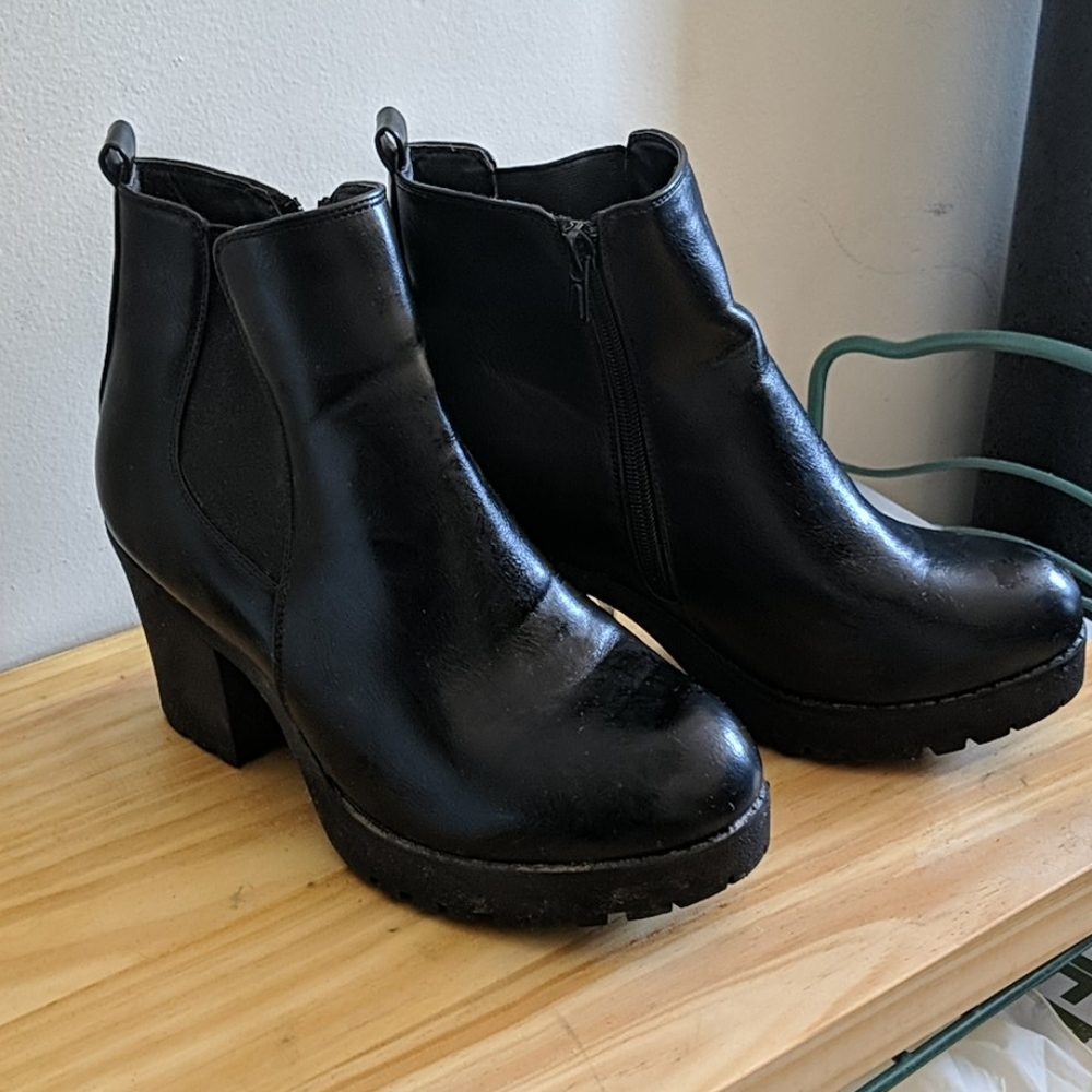 Heeled Chelsea Boots